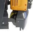 Zoom sobre la rueda giratoria de la transpaleta eléctrica batería de litio 30Ah 1500 kg