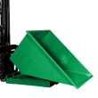 Tolva autobasculante 1100L verde en una carretilla elevadora en posición baja
