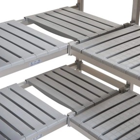 Vista general del kit de ángulos para estantería de aluminio