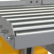 Zoom sobre los rodillos de la plataforma de transferencia de rodillos para apilador posicionador de trabajo