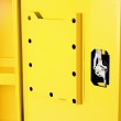 Zoom en el porta documentos y la cerrradura del armario productos químicos ancho 92cm Zoom en el porta documentos y la cerrradura del armario productos químicos ancho 92cm